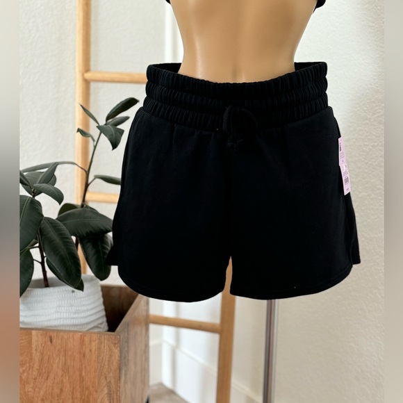 NWT Women's Pull-On Perfect Fleece Shorts - Wild Fable - Picture 5 of 5